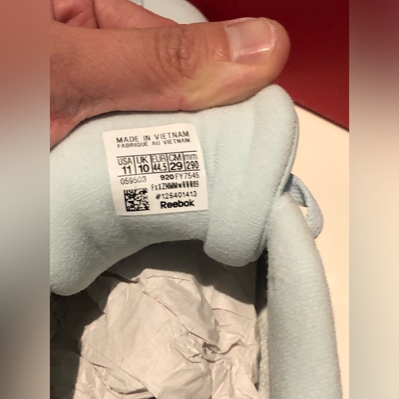 Reebok Classic Leather Sneakers in light blue/fluorescent orange/white - Picture 11 of 12